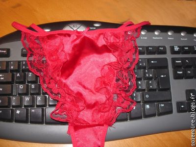 mon nouveau string satin et dentelle